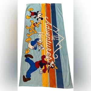 NWT Disney Character Mickey Mouse, Pluto, Donald Duck, Goofy Towel